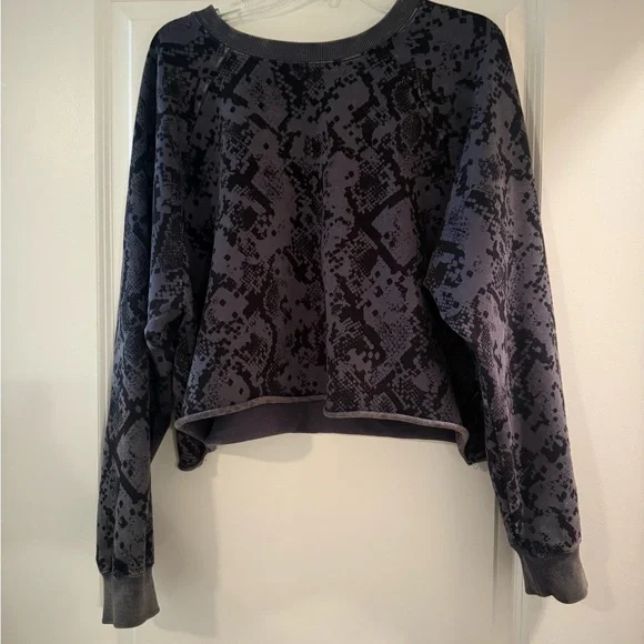 Joylab Snakeskin Patterned Sweatshirt - Picture 2 of 2